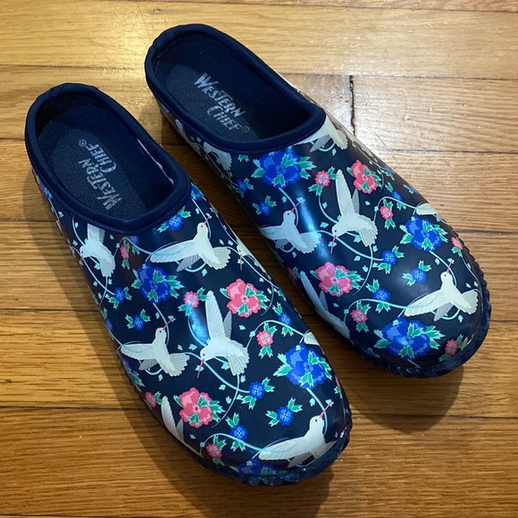Western Chief Shoes Western Chief Garden Clogs Hummingbird Pattern
